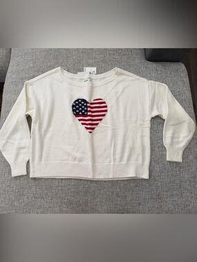 Hollister Easy Off-the-Shoulder
Sweater with American Flag Graphic and Red Heart